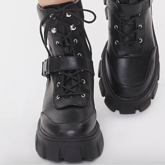 Combat buckle boots - Picture 4 of 8